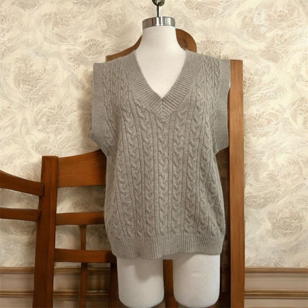 Reclaimed Vintage Urban Tan Beige Tan Thick Sweater Vest Small Oversized